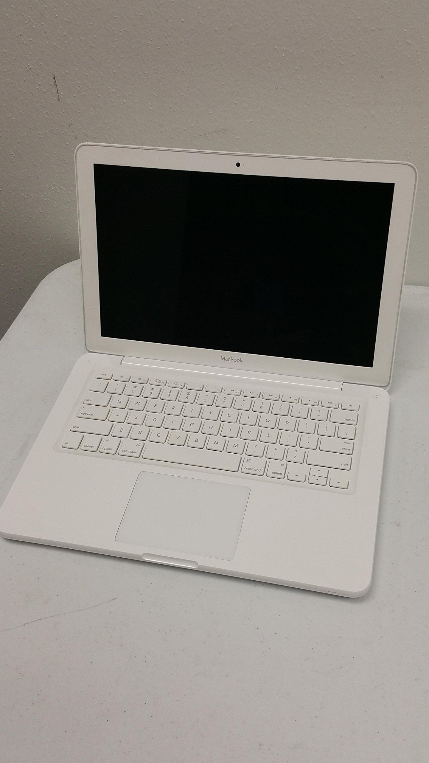 Macbook A1342 2.4GHz, 2GB, 250GB HDD - used