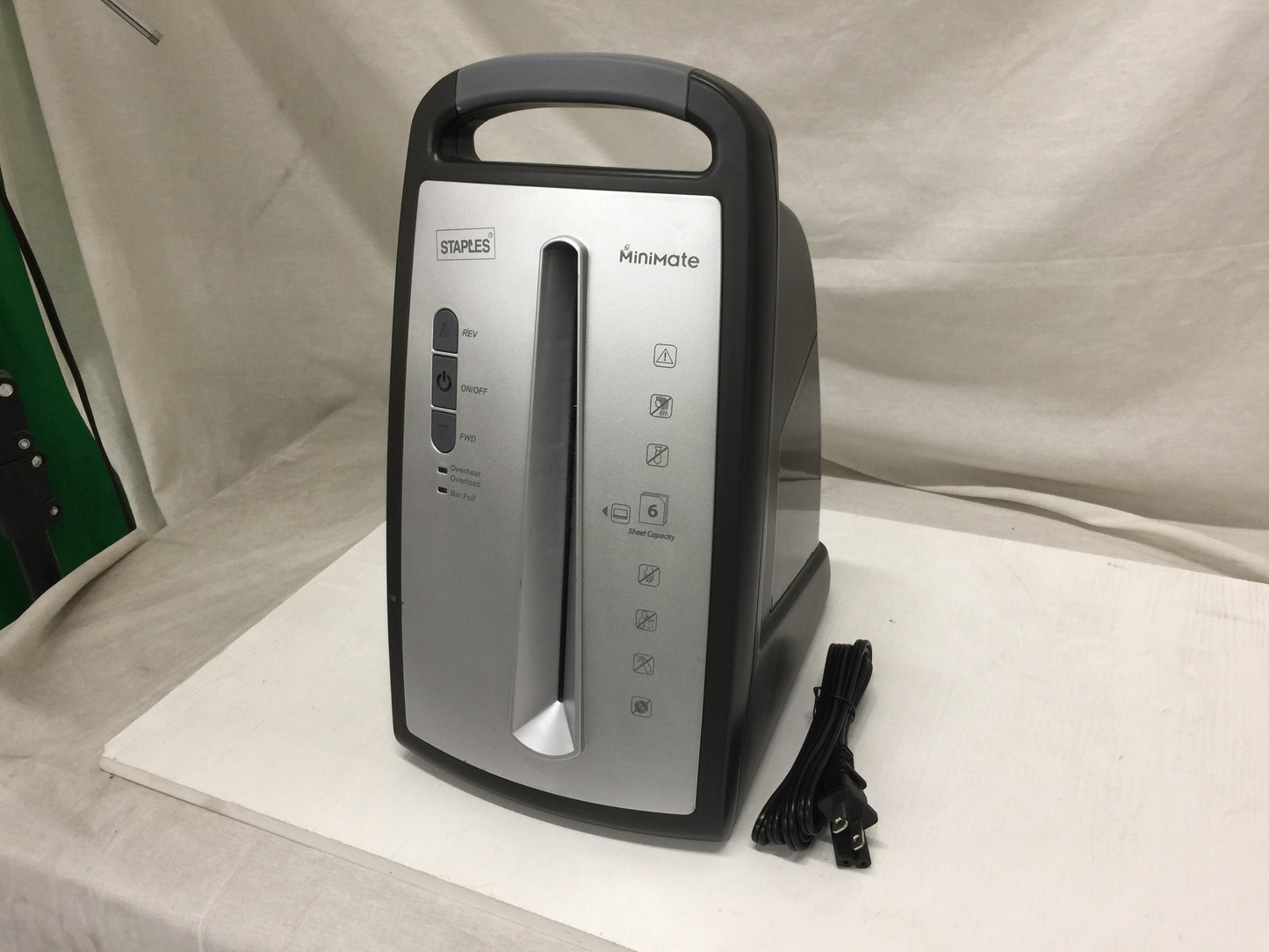 Staples Minimate 6 Sheet Cross-Cut Desktop Shredder SPL-NXC6PDA Used