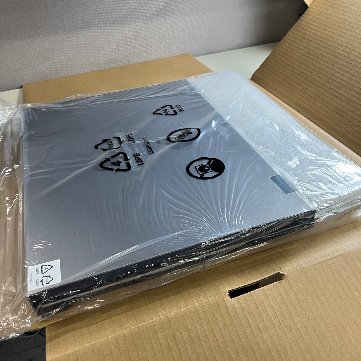 HP LCD8500 KVM Console - 18.51-Inch (AF630A), Silver