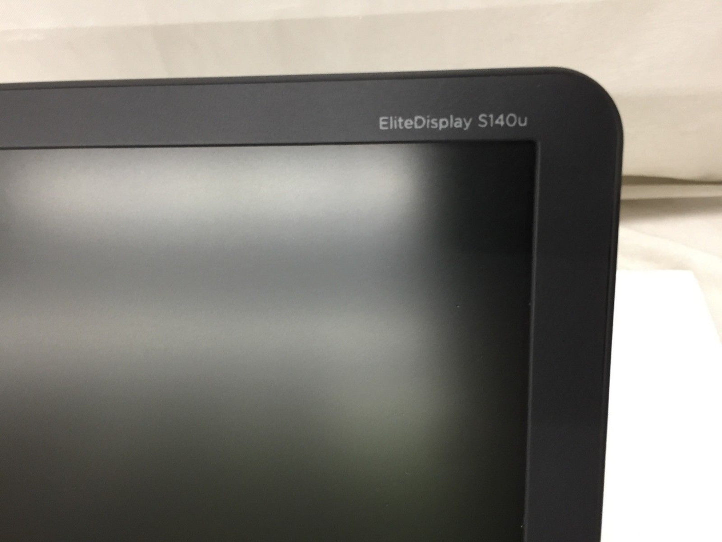 HP EliteDisplay S140u 14-inch USB Portable Monitor And Travel Case used Grade A