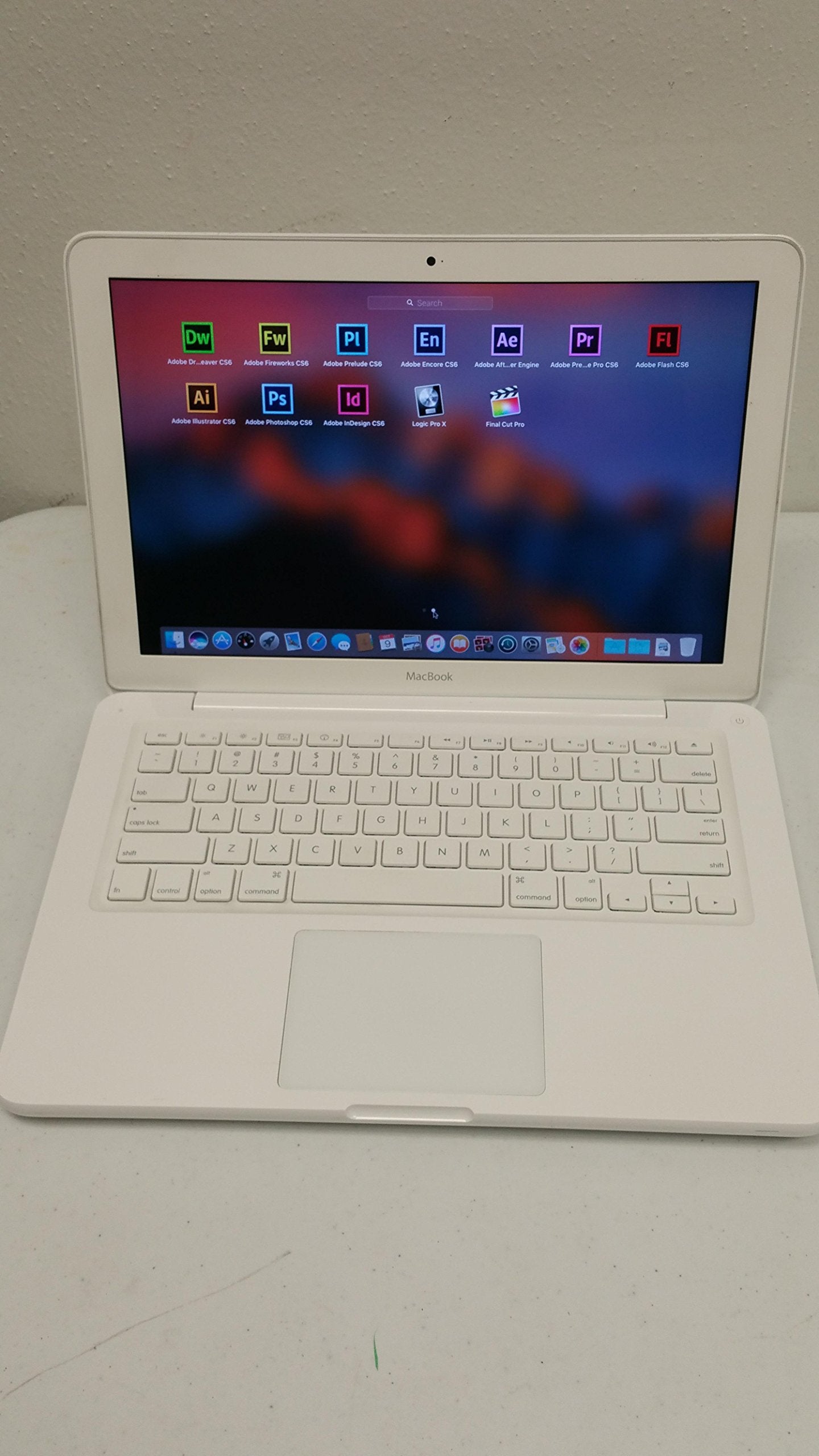 Macbook A1342 2.4GHz, 2GB, 250GB HDD - used