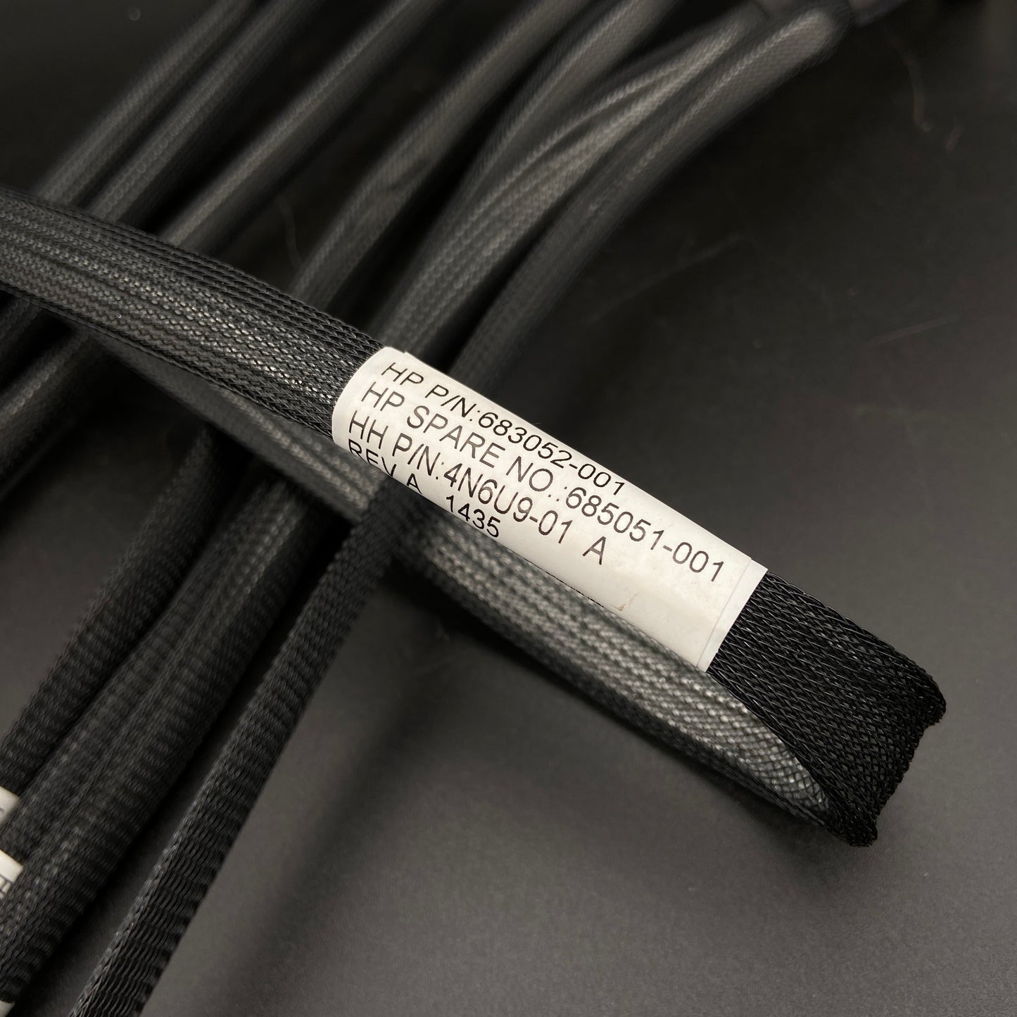 Brand New Genuine HP Mini SAS cable (683052-001)(685051-001)(4N6U9-01)