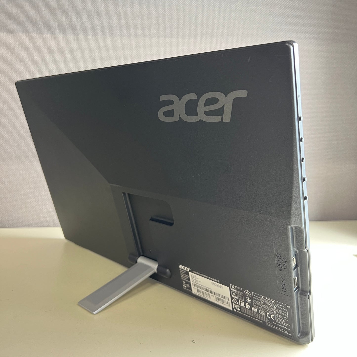Acer PM161Q bu TYPE-C Portable Monitor 15.6" FHD (1920 x 1080) USED GRADE B