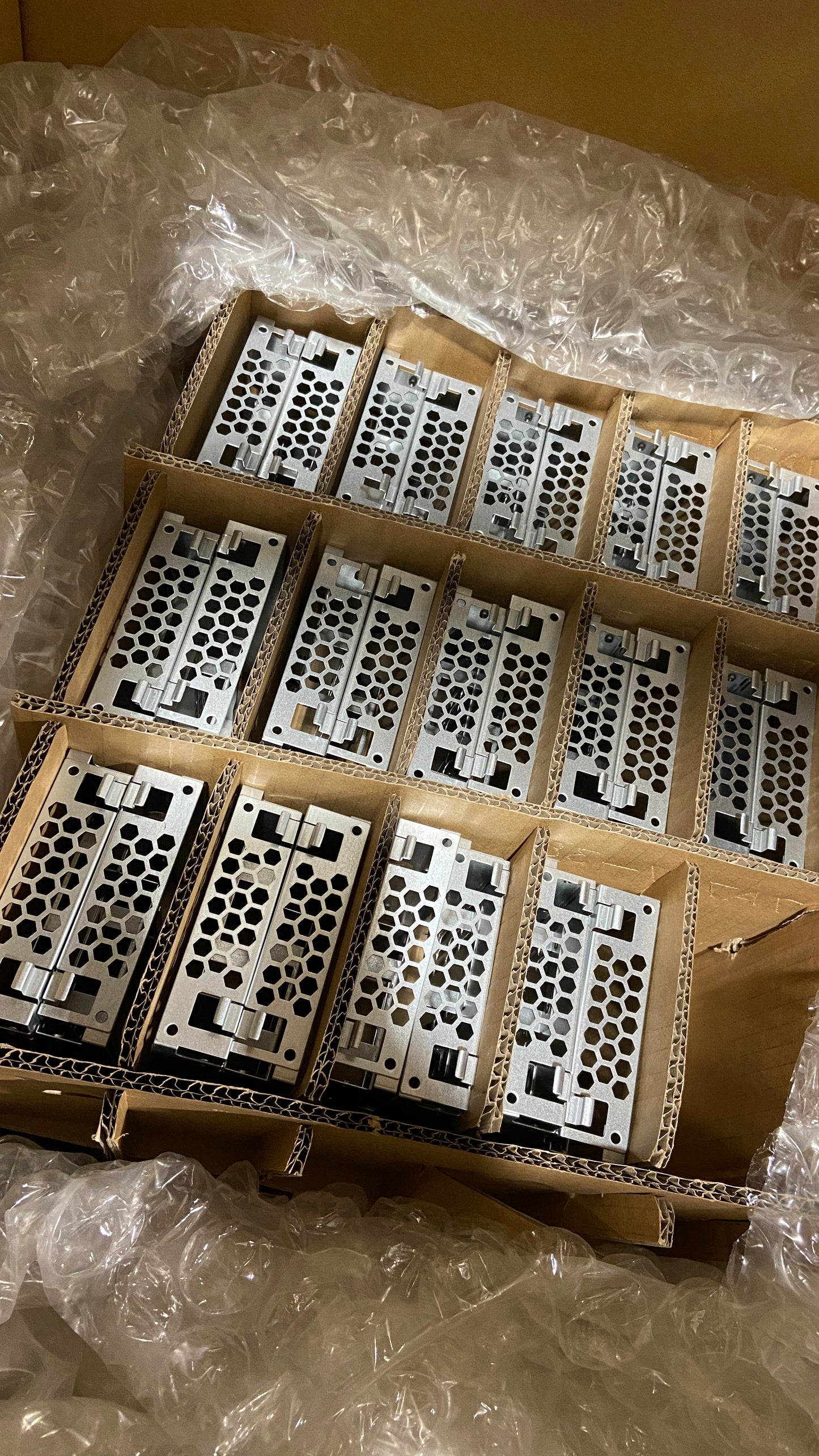 Brand New HP 611469-001 2.5-Inch to 3.5-Inch SAS/SATA Tray Adapter