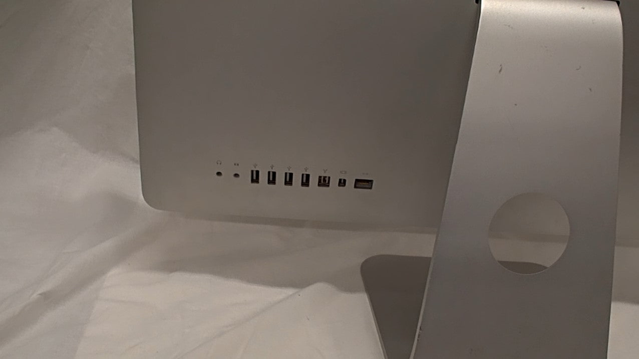 Apple iMac MB950LL/A 21.5-Inch Desktop (OLD VERSION) Used