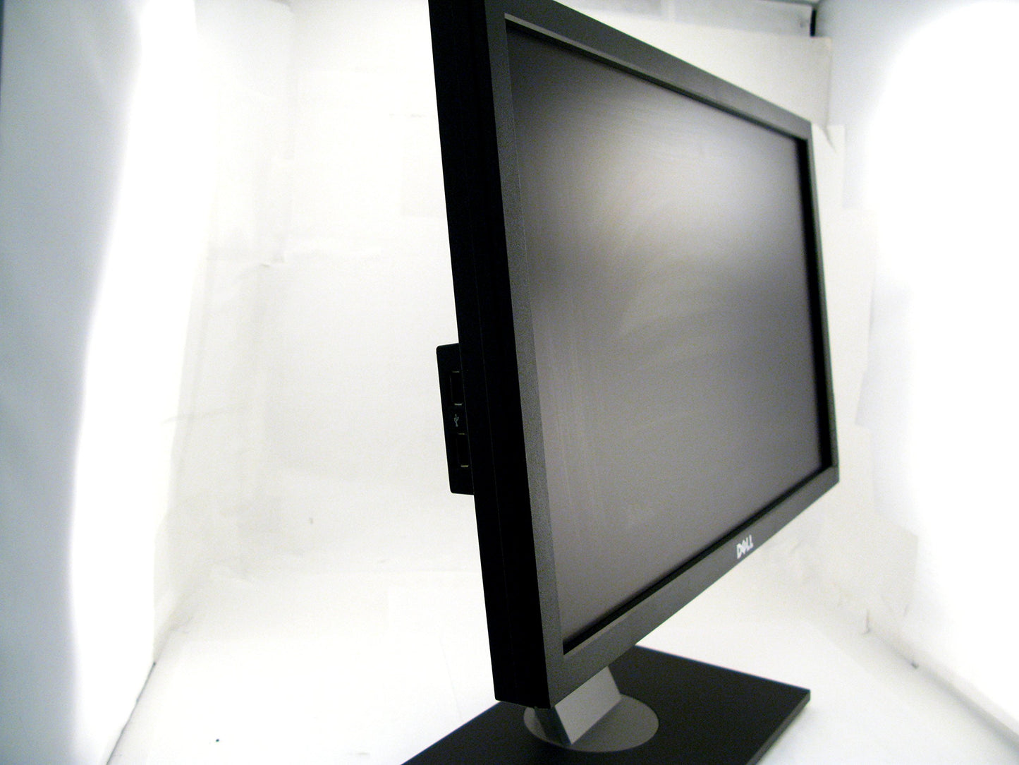 Dell Professional P2211Ht 21.5" Widescreen LCD Flat Panel Monitor