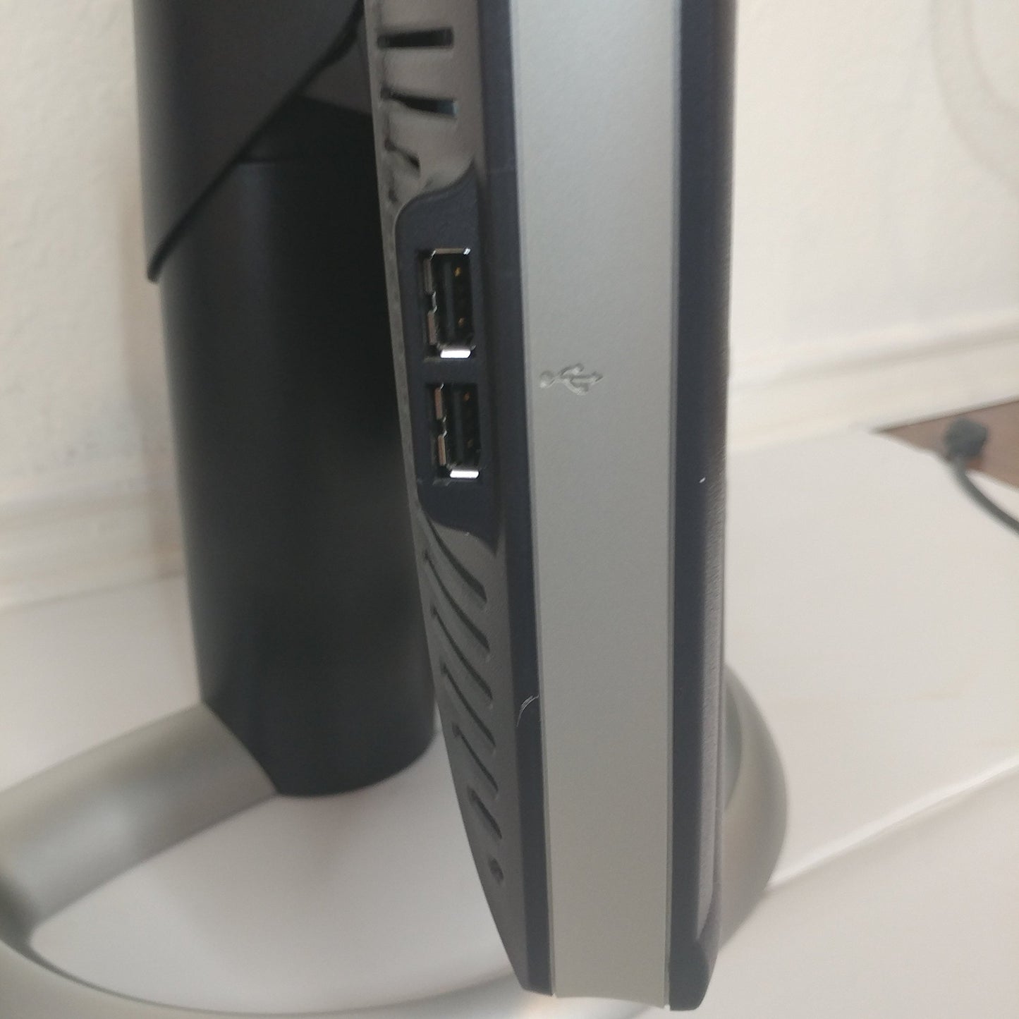 Used Dell UltraSharp 1901FP 19 LCD Monitor