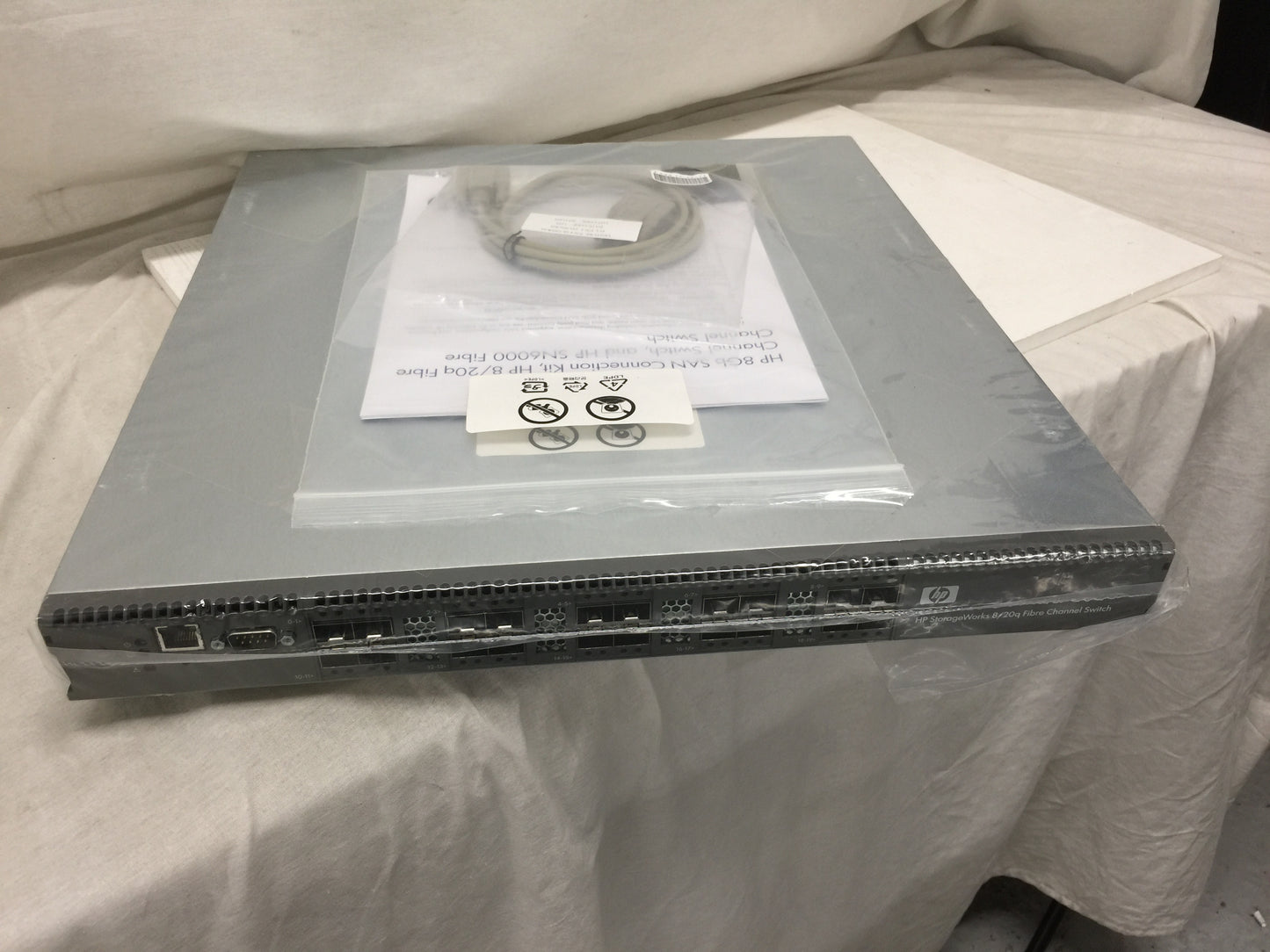 HP 8/8q FC SWITCH, 8 PORTS ENABLED AK241-63002