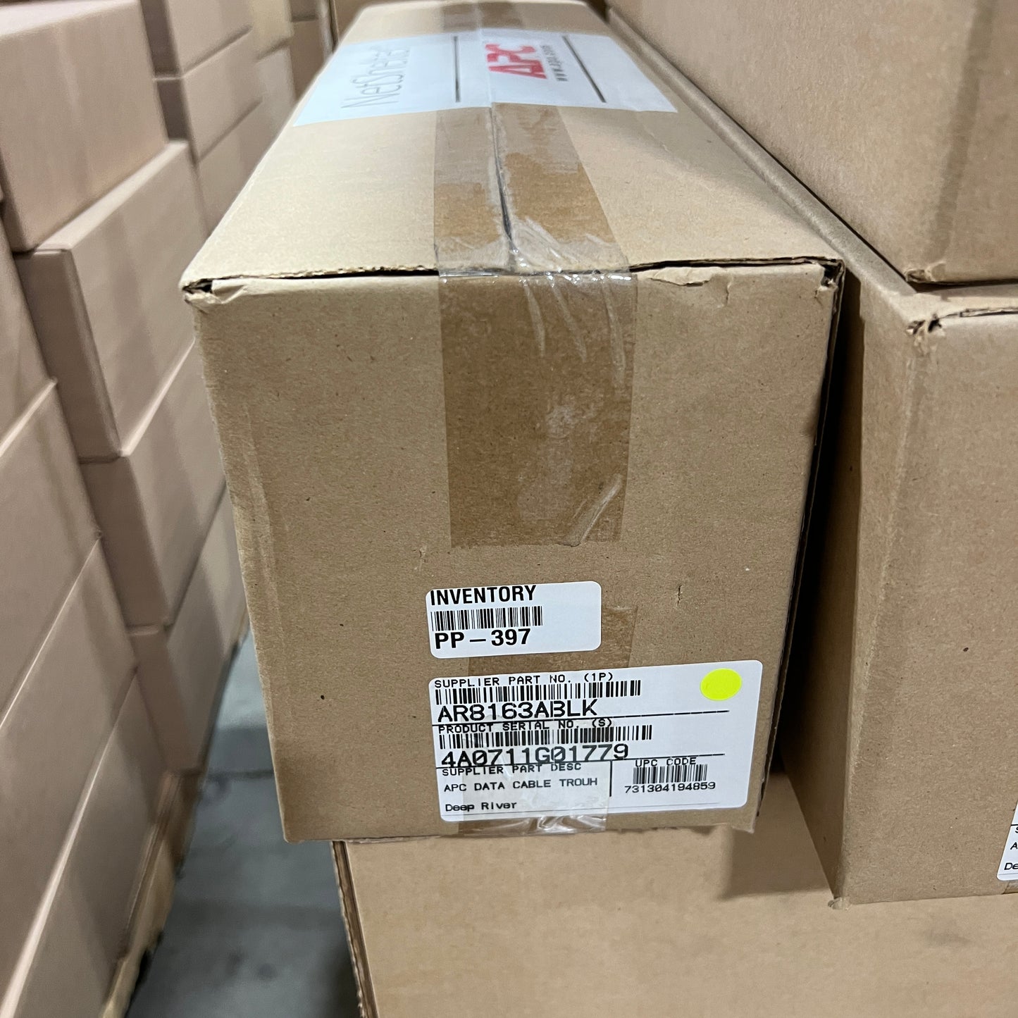 APC AR8163ABLK Data Cable Partition, NetShelter, 600mm Wide, Pass Through
