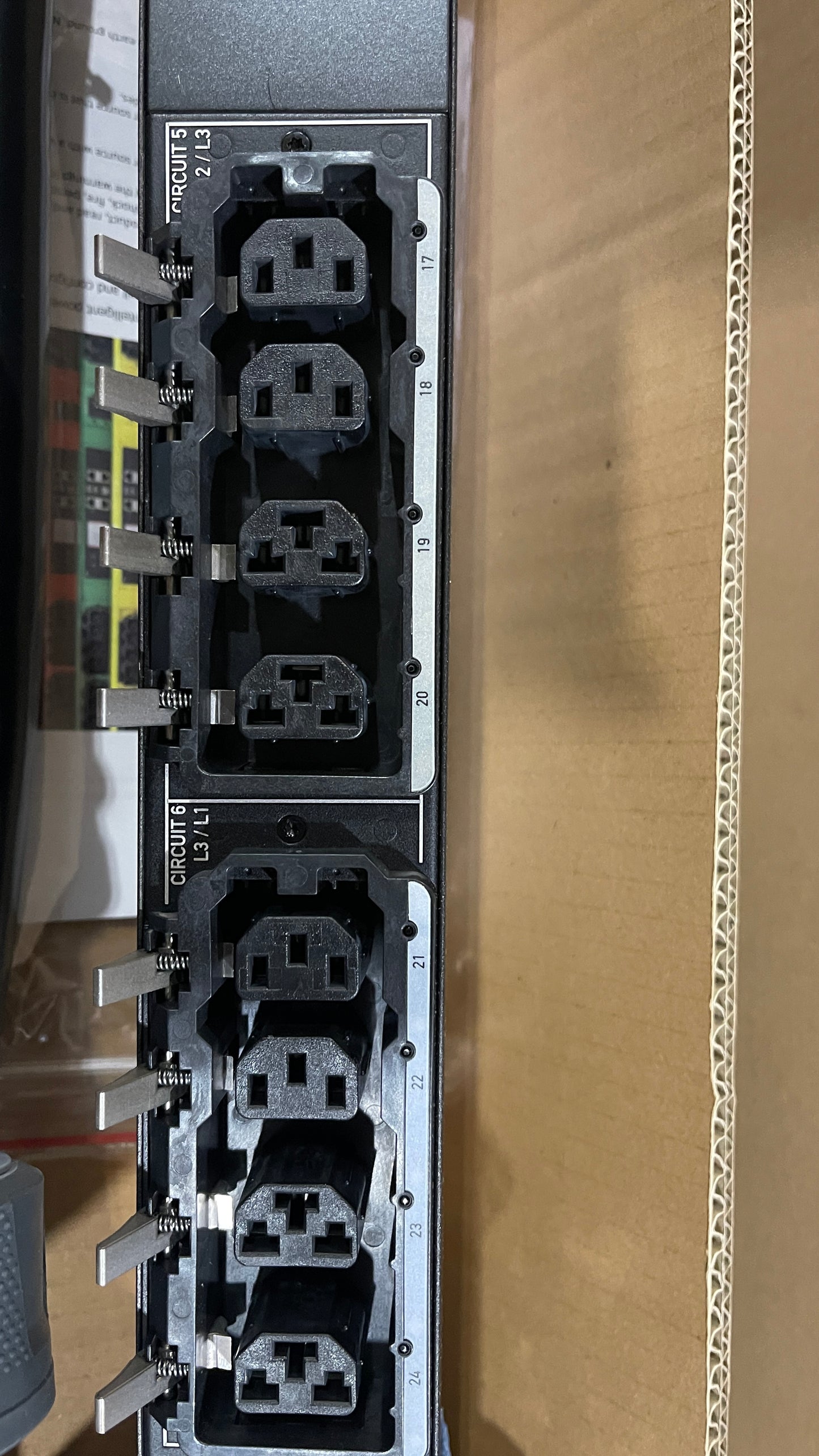 Raritan PX4-5551I3-E7V2 17.3kVA 3-Phase PDU 60A 208V 0U 24-Outlet Switched Meter P69448-001