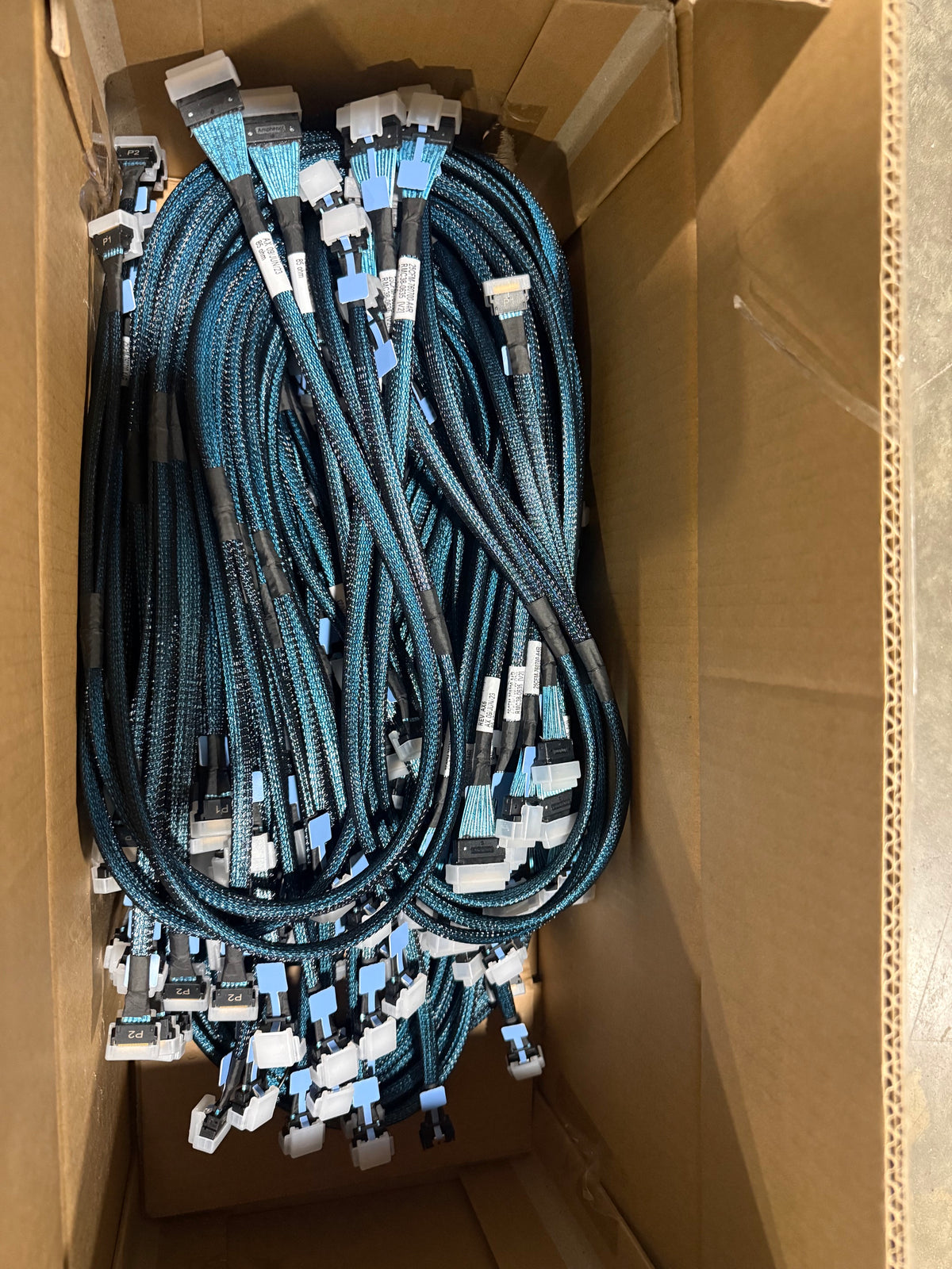 HP P62667-001 25CFM-760700-A4R SlimSAS cable New