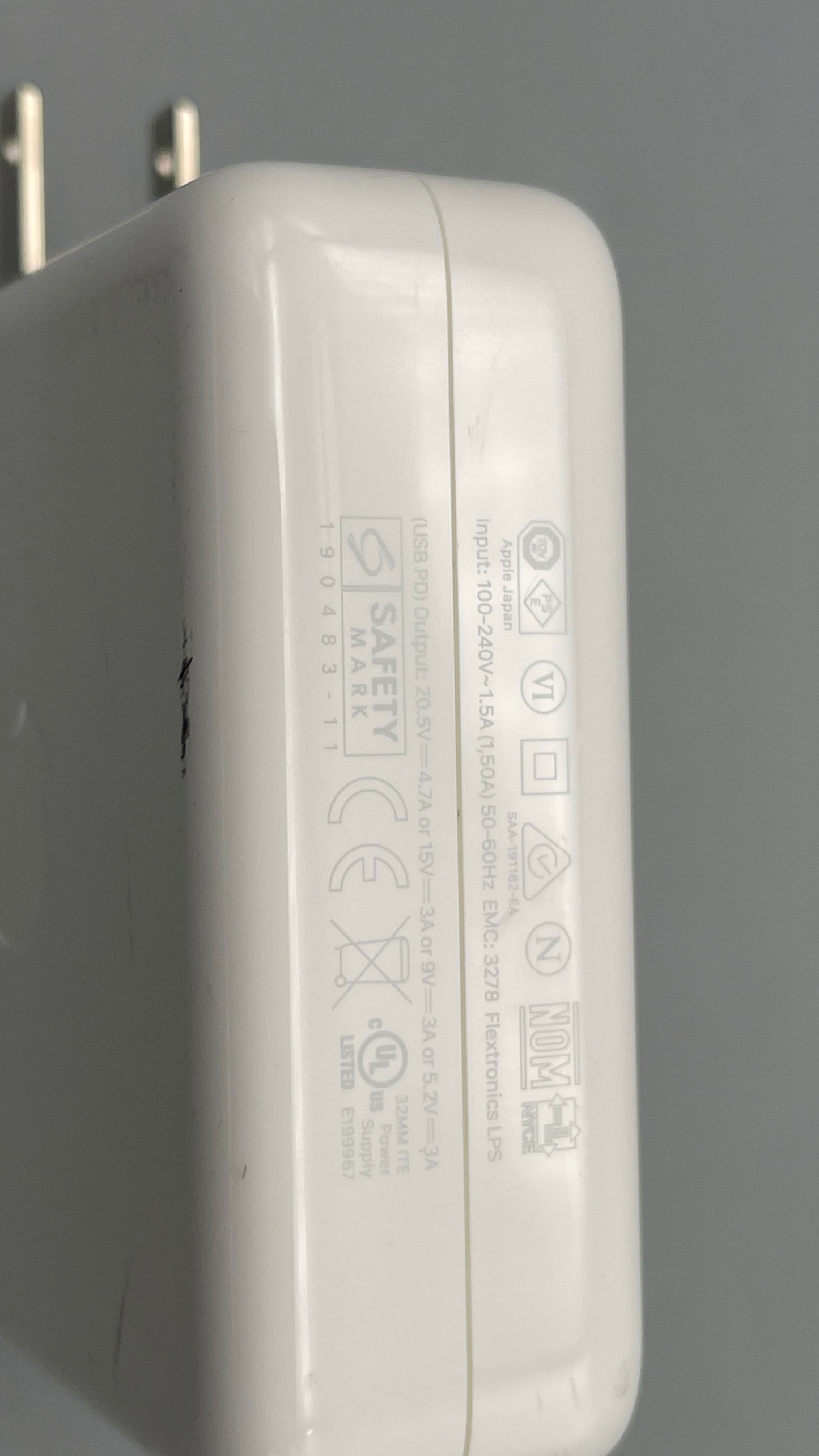 Apple 96W USB-C Power Adapter A2166 EMC: 3278 used ( cable not included)