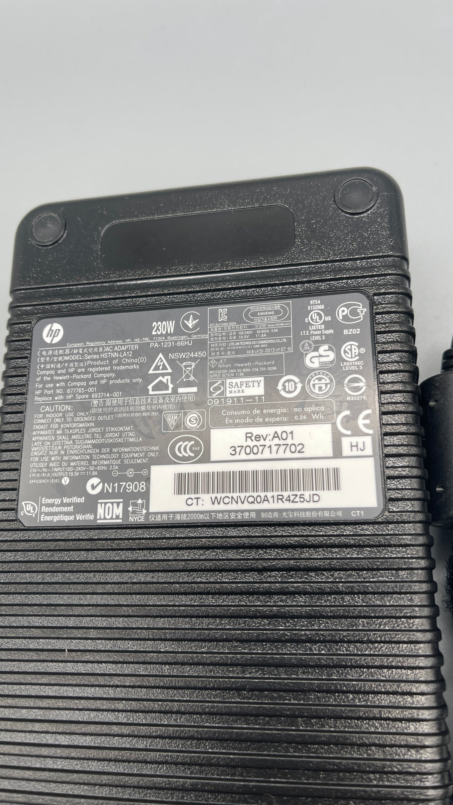 HP 693714-001 195v 118a 230w AC Adapter 677765-003 used