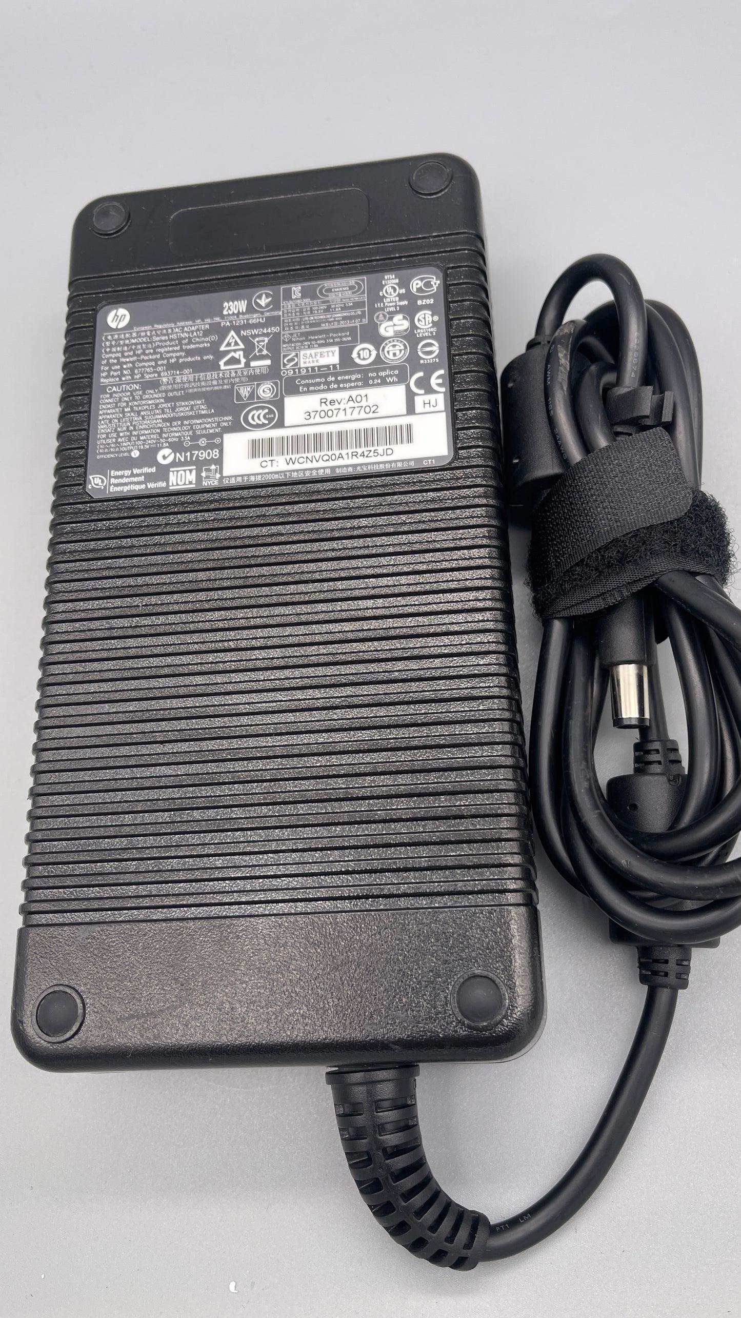 HP 693714-001 195v 118a 230w AC Adapter 677765-003 used