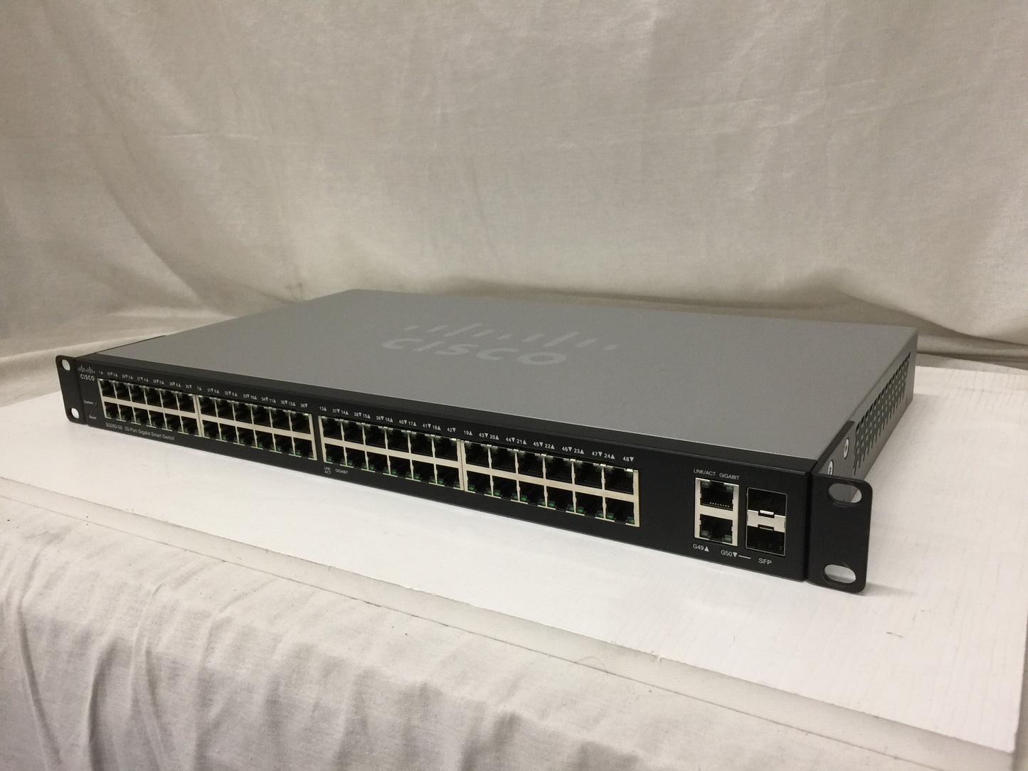 Cisco  SG200-50 Gigabit Switch 48 10/100/1000 Ports, 2 Combo Mini-GBIC Ports