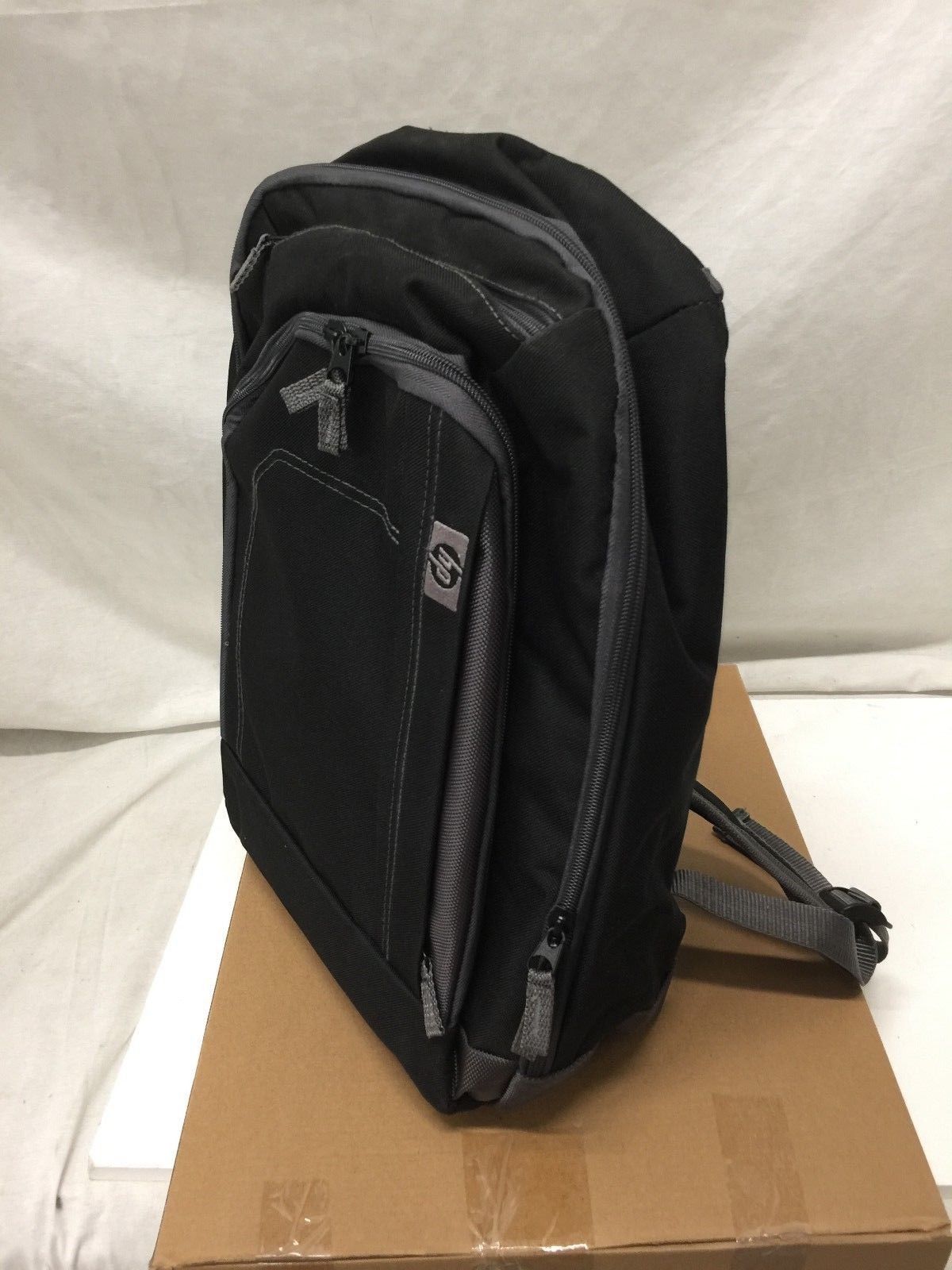 HP AM863AA Basic Backpack - Fits Notebook PCs up to 15.6"