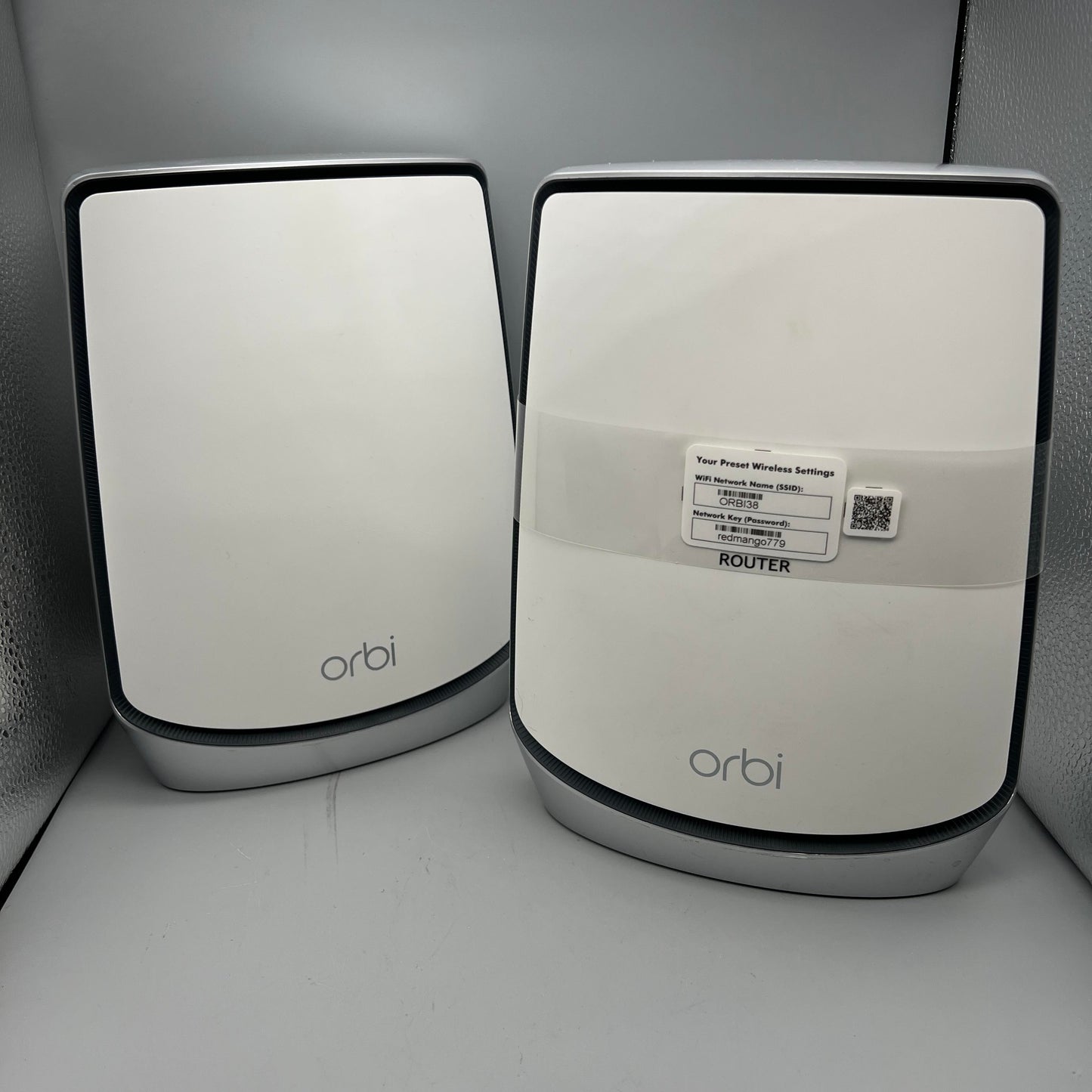 NETGEAR Orbi RBK852 Whole Home Tri-band Mesh WiFi 6 System(RBR850+RBS850) Used