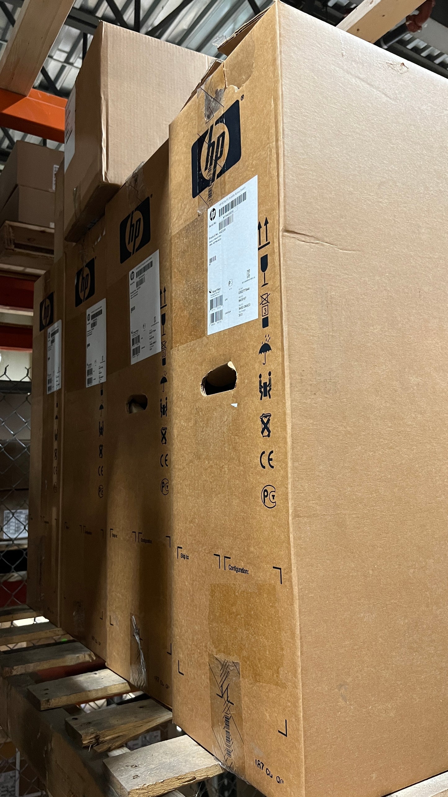 HP 8/20Q FC 8-Ports Active Switch P/N: AQ233B