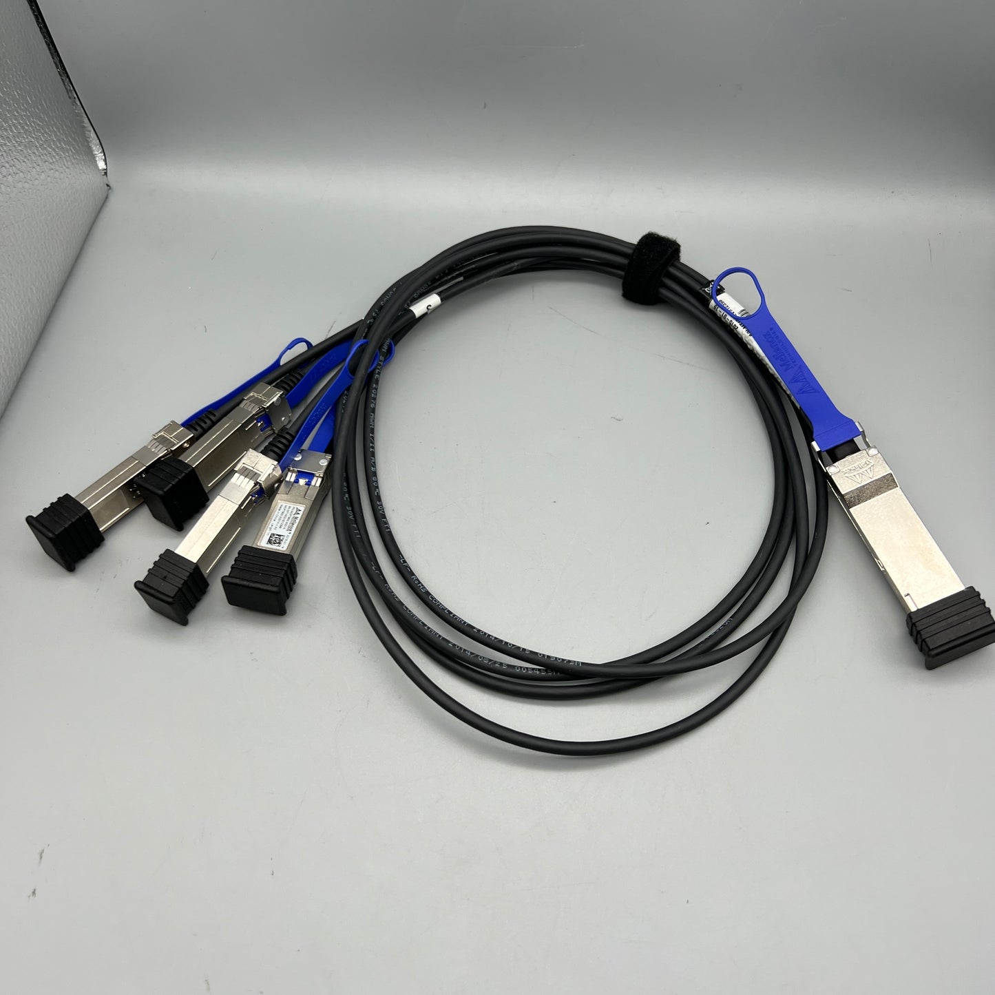 Mellanox MCP7900-X001A 1M 40Gbs Passive Copper Hybrid Cable QSFP to 4xSFP