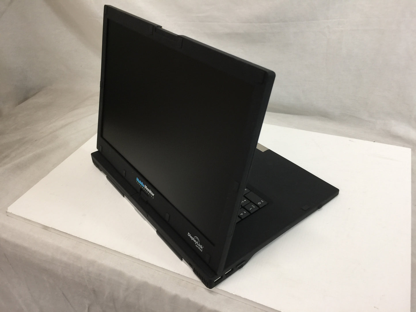 MMT's DisplayLink-equipped 15.4-inch USB Monitor FMP154A Used