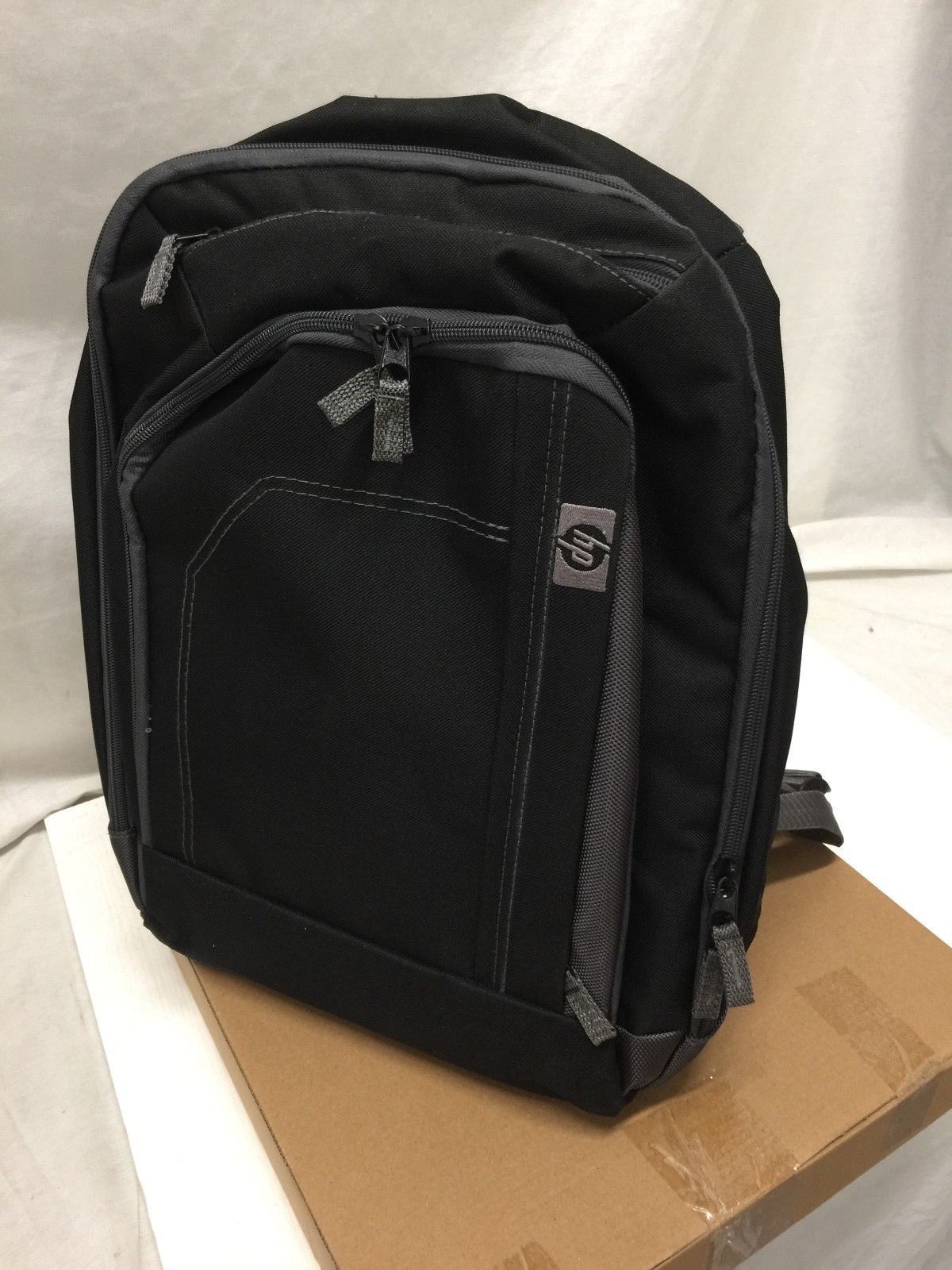 HP AM863AA Basic Backpack - Fits Notebook PCs up to 15.6"